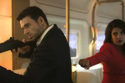 Citadel: Richard Madden e Priyanka Chopra Jonas em cena da série Prime Video