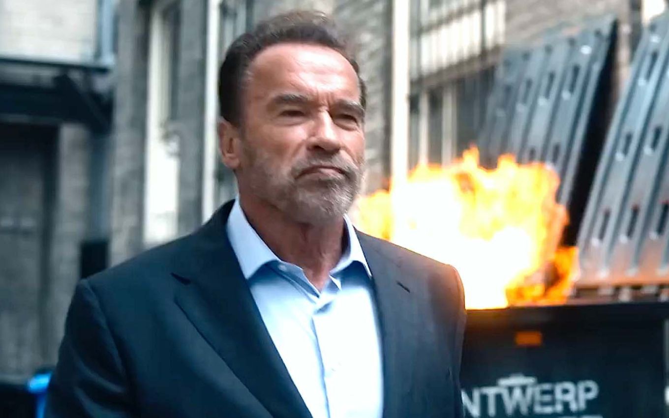 Arnold Schwarzenegger em cena da série Fubar, que estreia na Netflix