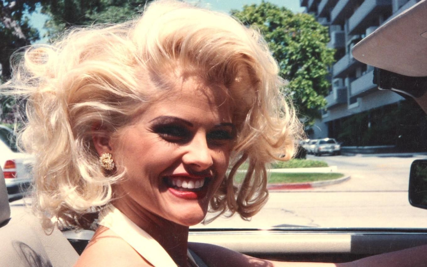 Anna Nicole Smith: Vocês Não Me Conhecem, documentário que está disponível para assistir na Netflix