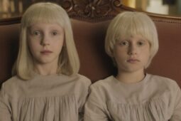 Filme de terror Netflix, Tin & Tina tem história com duas crianças aterrorizantes