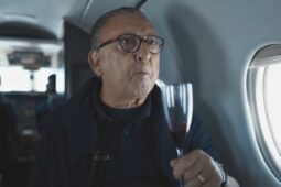 Quanto ganha Galvão Bueno? Narrador é dono de jatinho, empresa de vinho e tem vida mostrada em documentário do Globoplay