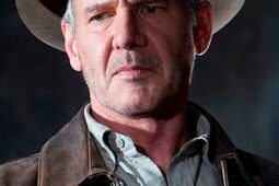 Harrison Ford em cena de Indiana Jones; saiba onde assistir aos quatro filmes online