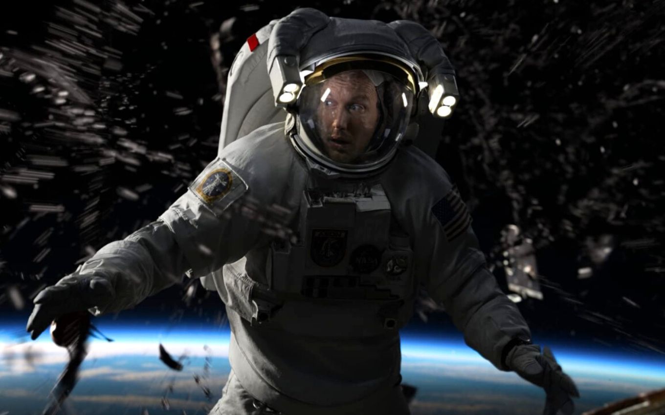 Patrick Wilson em cena do filme Moonfall, que está disponível para assistir na HBO Max