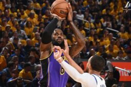 LeBron James e Stephen Curry em jogo Los Angeles Lakers x Warriors