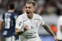 Paramount+ ao vivo: Róger Guedes comemorando gol do Corinthians