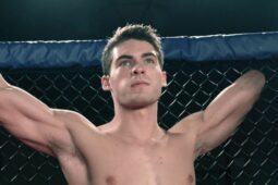 Cody Christian em cena do filme Uma Chance Para Lutar, que conta a história real de Notorius Nick