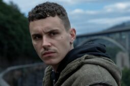 Arón Piper, que fez parta do elenco de Elite, interpreta Sergio na série Silêncio, da Netflix