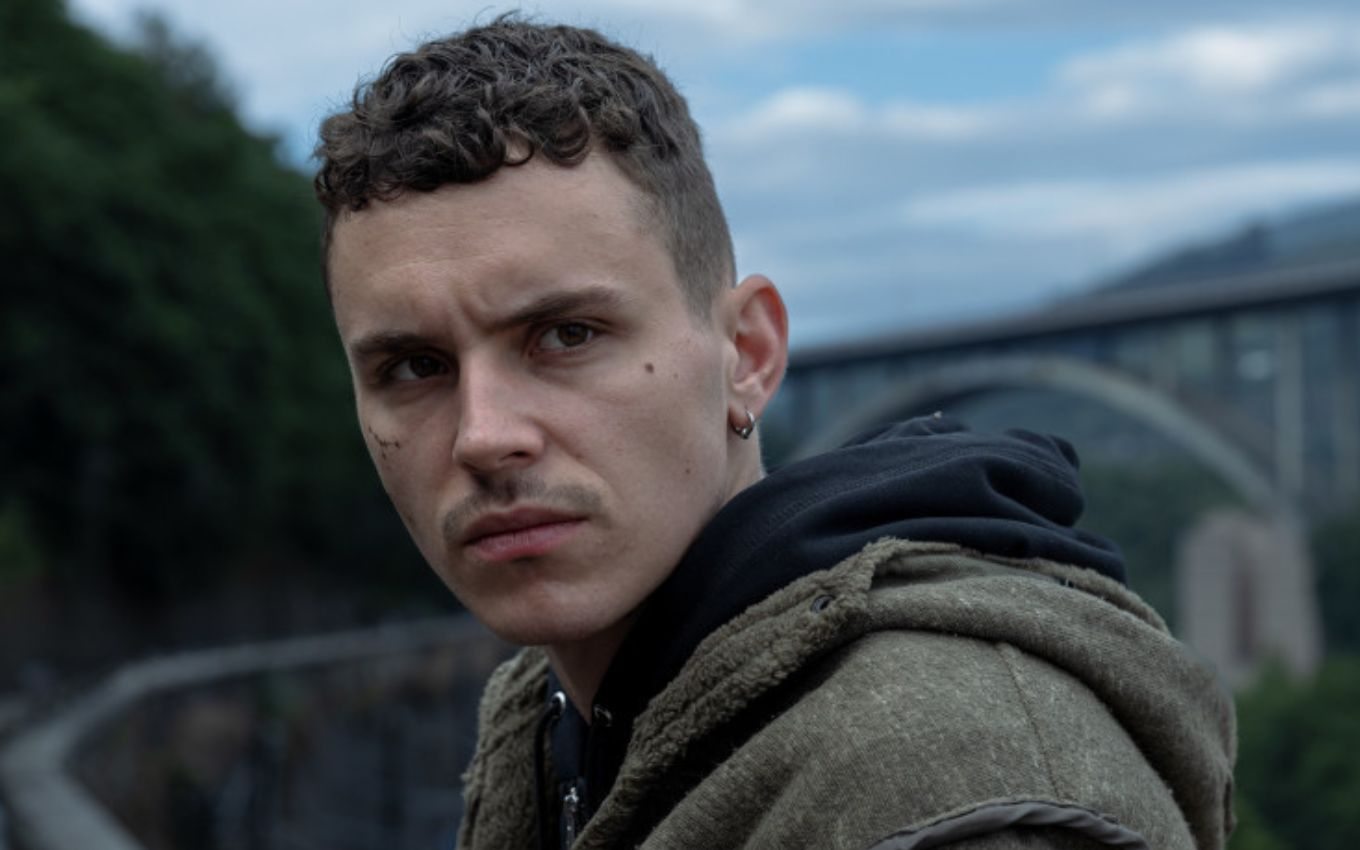 Arón Piper, que fez parta do elenco de Elite, interpreta Sergio na série Silêncio, da Netflix