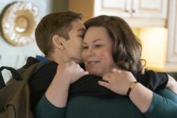 Cena do filme Superação: O Milagre da Fé, com Marcel Ruiz e Chrissy Metz