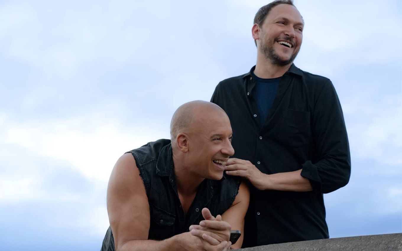 O astro Vin Diesel e o diretor Louis Leterrier nos bastidores de Velozes e Furiosos 10: algumas gravações aconteceram no RJ