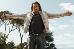 Jason Momoa em cena de Velozes e Furiosos 10, ele voltará como vilão no filme 11