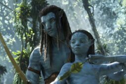 Avatar: O Caminho do Água estreia do Disney+ em junho; cena do filme com Sam Worthington e Jamie Flatter