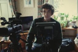 6ª temporada de Black Mirror tem como melhor episódio Loch Henry, com Samuel Blenkin