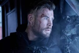 Resgate 2 é bom? Chris Hemsworth faz um bom trabalho no novo filme para assistir na Netflix