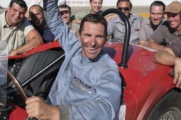 Filme da Tela Quente hoje, Ford vs Ferrari tem Christian Bale como o piloto Ken Miles