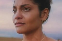 Aline (Bárbara Reis) chora morte de Daniel em Terra e Paixão (Foto: Reprodução)