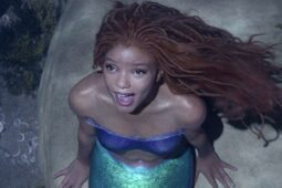 Halle Bailey no live-action de A Pequena Sereia: quando estreia no Disney+?