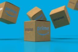 Imagens de entregas da Amazon, que realiza Mega Oferta em outubro de 2023