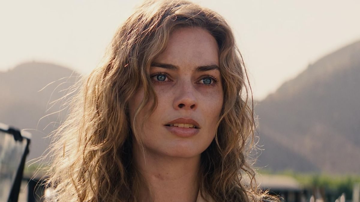 Margot Robbie em cena de Babilônia, filme que está disponível no Paramount+