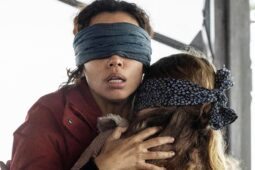 Naila Schuberth e Georgina Campbell em Bird Box Barcelona