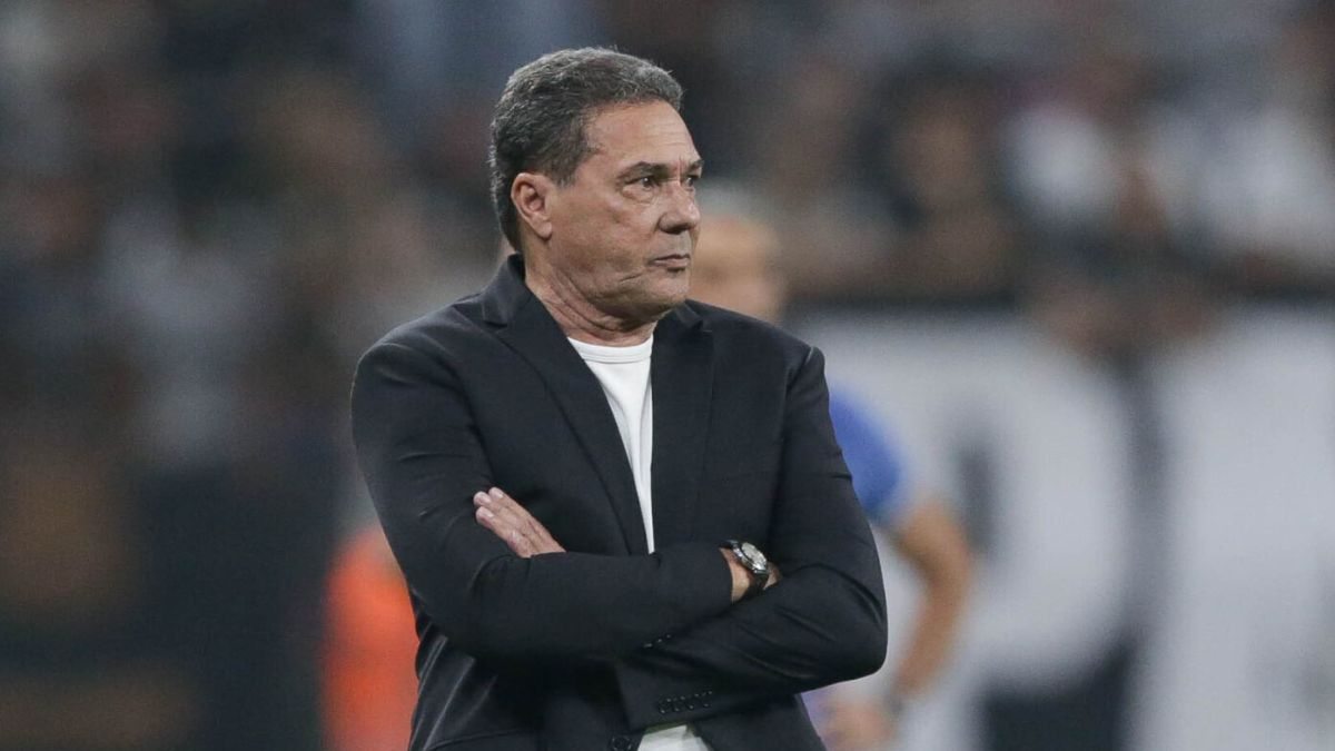 Vanderlei Luxemburgo comanda o Corinthians em jogo na Neo Química Arena