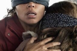 Cena de Bird Box: Barcelona, um dos filmes novos para assistir na Netflix em julho de 2023