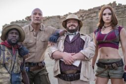 Kevin Hart, Dwayne Johnson, Jack Black e Karen Gillan em cena do filme Jumanji
