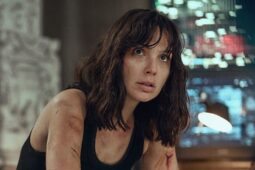 Gal Gadot em cena de Agente Stone, na lista de lançamentos Netflix em agosto de 2023