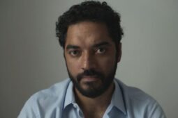 Amâncio (Thomás Aquino) em cena de Os Outros, série do Globoplay