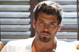 O galã Can Yaman em cena de Sr. Errado, novela turca do Globoplay
