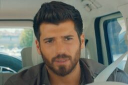 Özgür (Can Yaman) em cena de Sr. Errado, novela do Globoplay