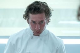 Jeremy Allen White em cena como Carmy na 2ª temporada de The Bear (O Urso)