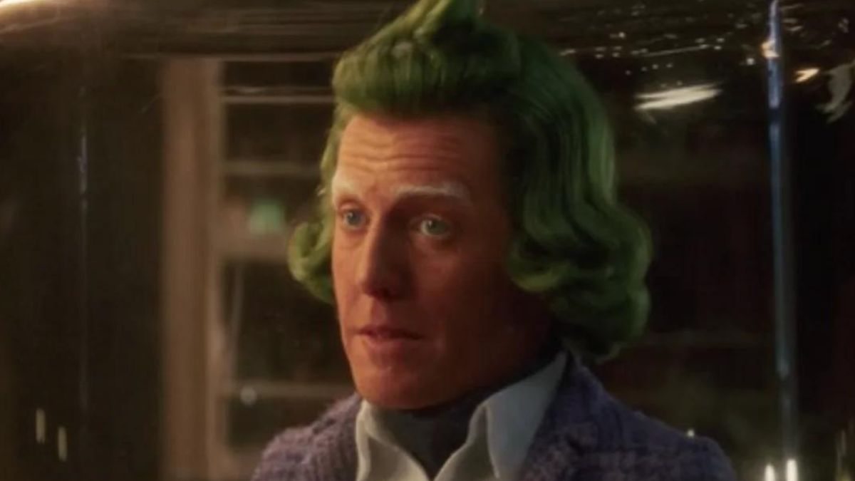 Cena de Hugh Grant como Oompa Loompa no trailer do filme Wonka