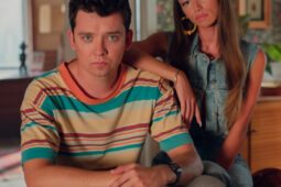 Asa Butterfield e Mimi Keene em imagem da quarta temporada de Sex Education