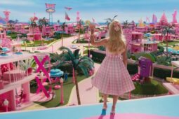 Cena de Barbie mostrando a Barbielândia