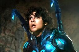 Xolo Maridueña em cena de Besouro Azul, que vai ser lançado na HBO Max