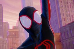 Miles Morales em Homem-Aranha: Através do Aranhaverso, filme que está disponível para assistir online