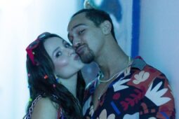 Larissa Manoela e André Luiz Frambach no filme Tá Escrito