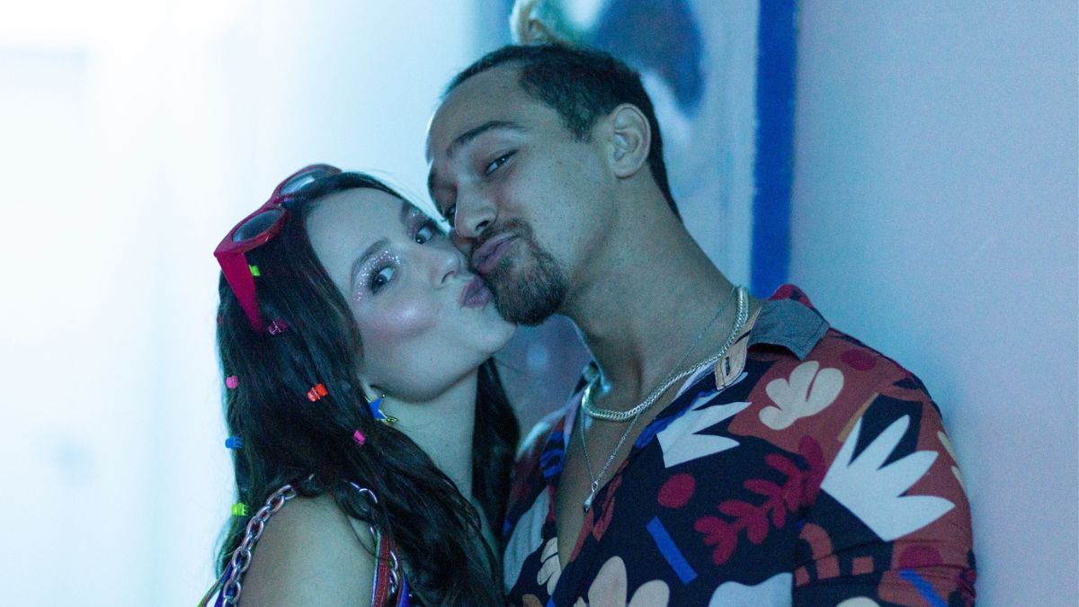 Larissa Manoela e André Luiz Frambach no filme Tá Escrito