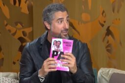 Marcos Mion divulga o livro Pai de Menina no Saia Justa, do GNT