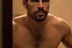 Mario Casas em filme de suspense Remédio Amargo, disponível na Netflix