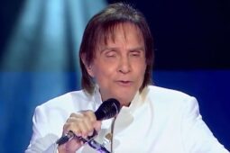 Roberto Carlos em show especial para a Globo em 2022; ele se apresenta em Guarulhos