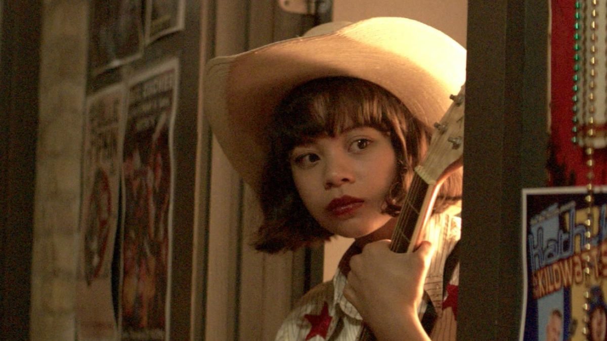 Eva Noblezada no filme Rosa Amarela, atração da Sessão da Tarde que não é baseada em fatos reais