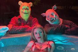 Cena de Ursinho Pooh: Sangue e Mel, filme de terror é bom?