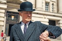 Bill Nighy em Viver, filme disponível na HBO Max é história real?