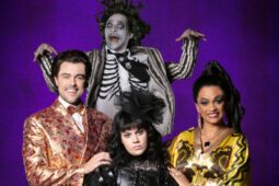 Parte do elenco de Beetlejuice, O Musical, que estreia no Rio de Janeiro