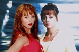 Gabriela Spanic como as gêmeas Vanessa e Virginia em A Intrusa, novela que estreia no Globoplay