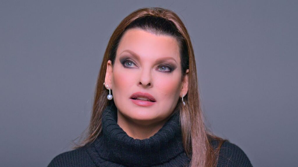 Foto de Linda Evangelista hoje, na série As Supermodelos