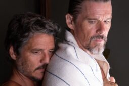 Pedro Pascal e Ethan Hawke em cena de Estranha Forma de Vida, filme sem sexo explícito