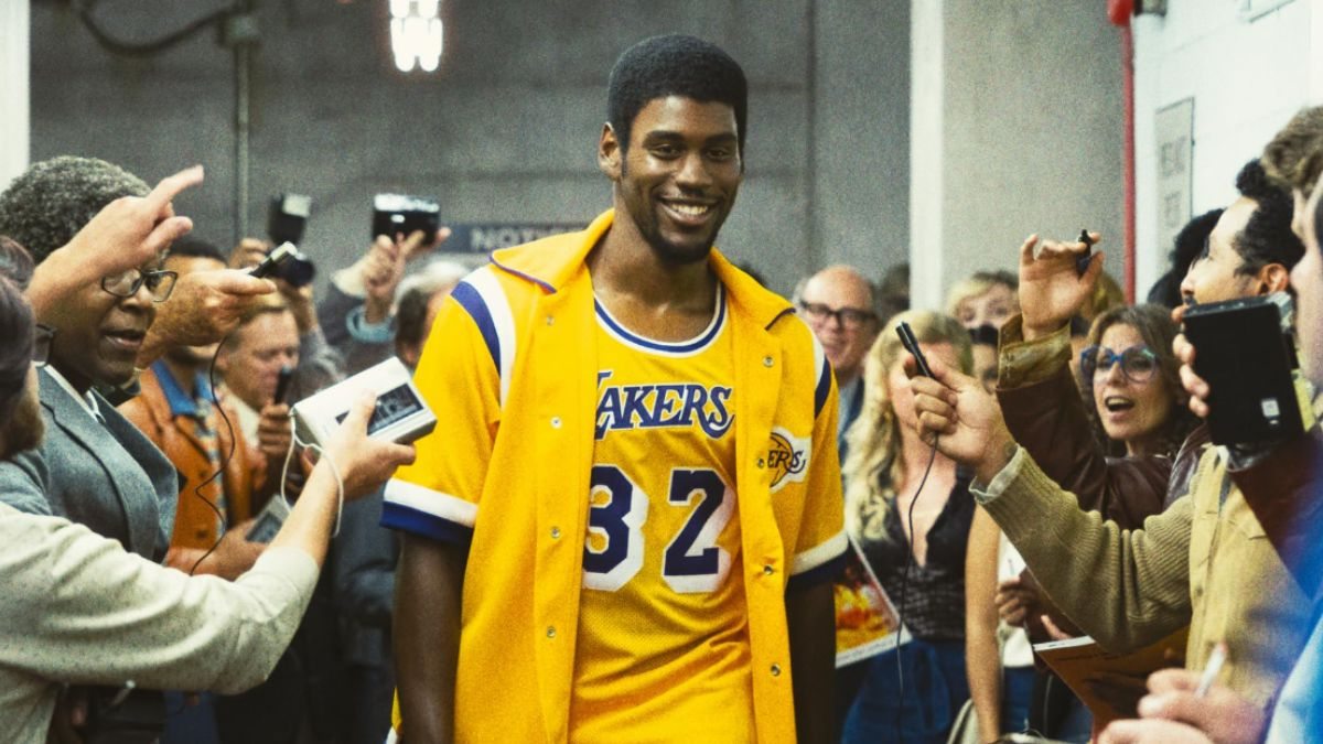 Quincy Isaiah interpreta Magic Johnson em Lakers: Hora de Vencer, série cancelada pela HBO antes da 3ª temporada